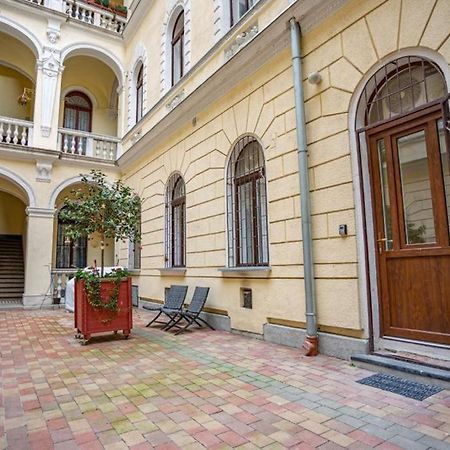 Boutique Apartment In Akacfa Street بودابست المظهر الخارجي الصورة