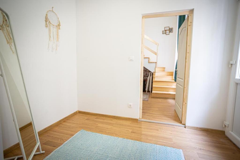 Boutique Apartment In Akacfa Street بودابست المظهر الخارجي الصورة