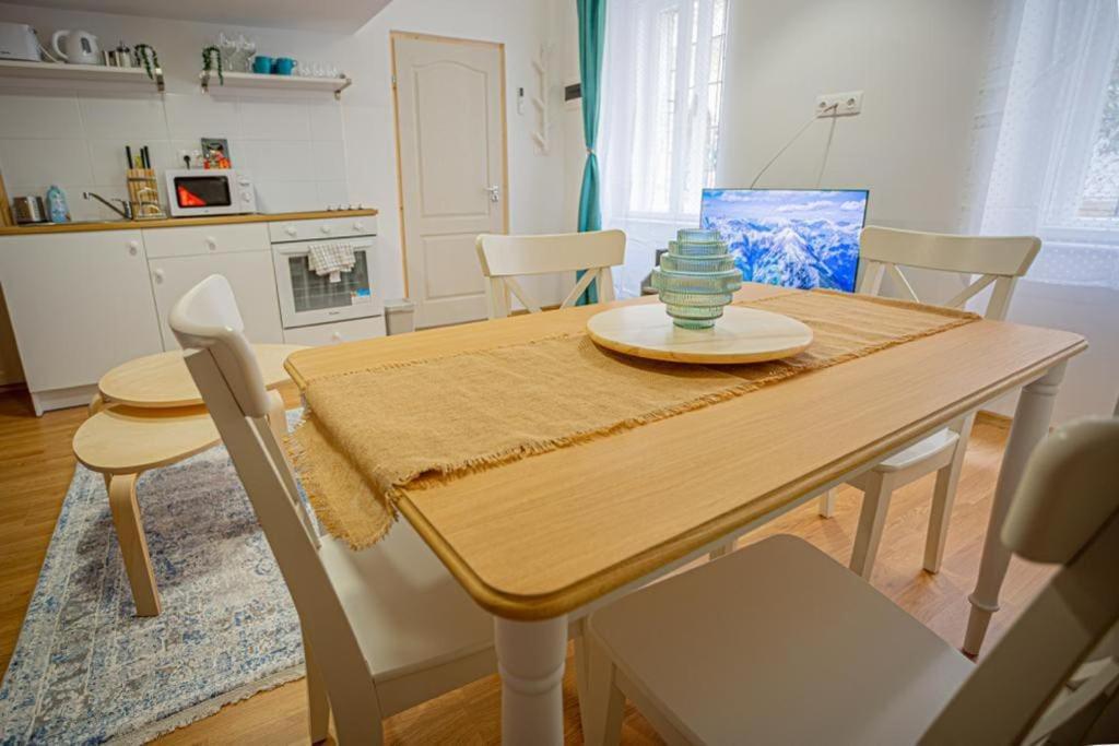 Boutique Apartment In Akacfa Street بودابست المظهر الخارجي الصورة