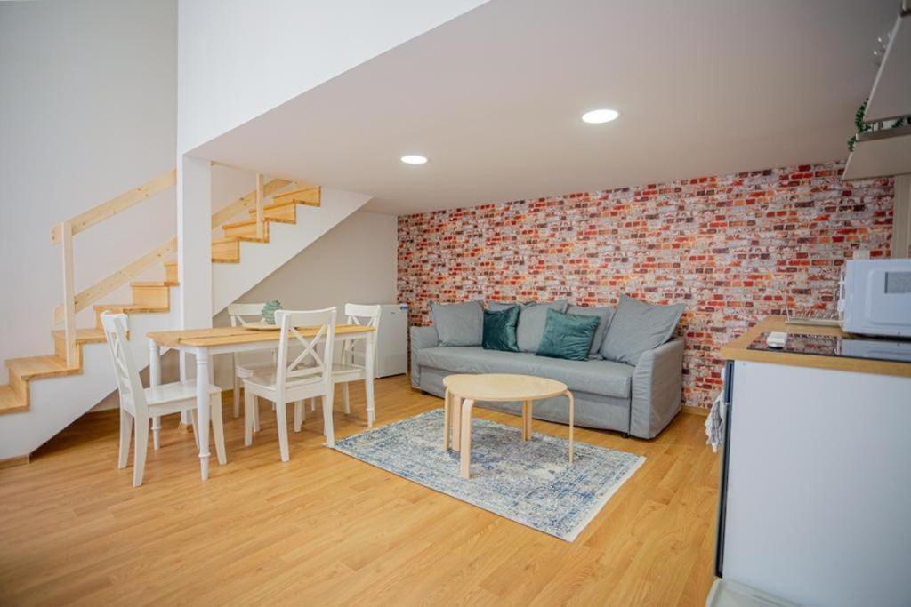 Boutique Apartment In Akacfa Street بودابست المظهر الخارجي الصورة