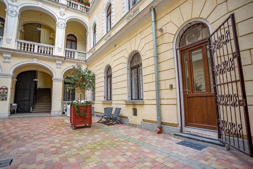 Boutique Apartment In Akacfa Street بودابست المظهر الخارجي الصورة